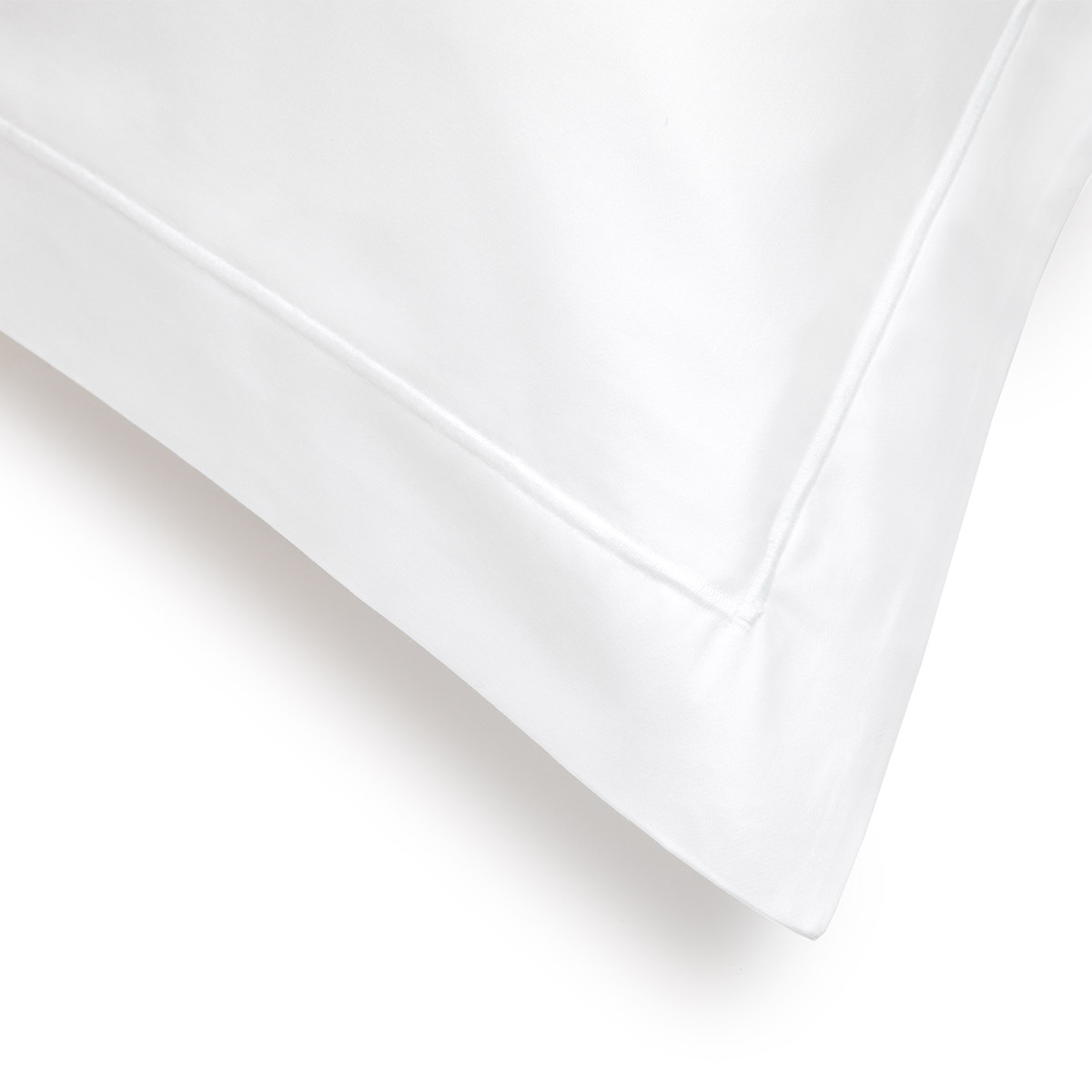 Taie d'oreiller satin de coton 300TC - Détails volant et bourdon I Yves Delorme Hôtellerie